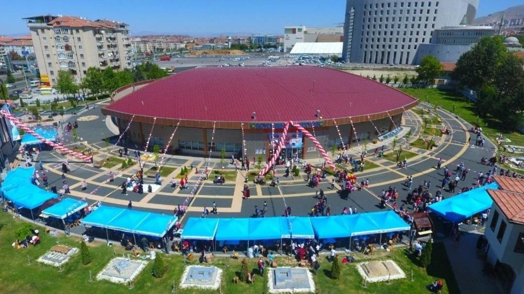 &Ccedil;ocuklar 23 Nisan&rsquo;da Sanat Sokağında Eğlendi