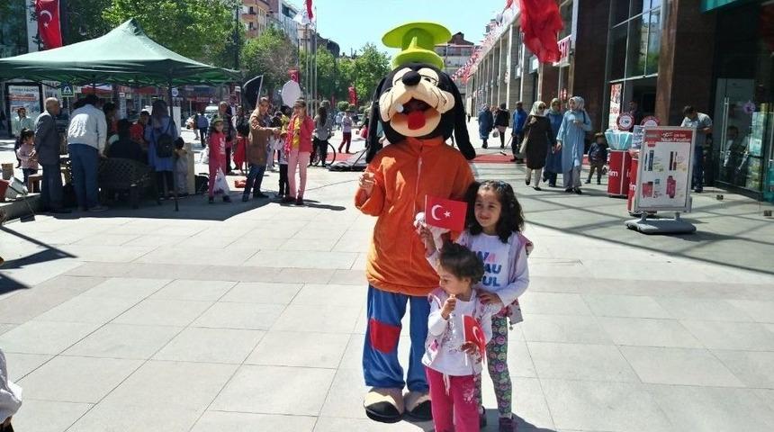 Doğa Cadde&rsquo;de 23 Nisan Coşkusu