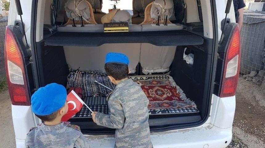 Mardin&rsquo;de &Ccedil;ocuklar Ara&ccedil; Ve Kimlik Kontrol&uuml; Yaptı