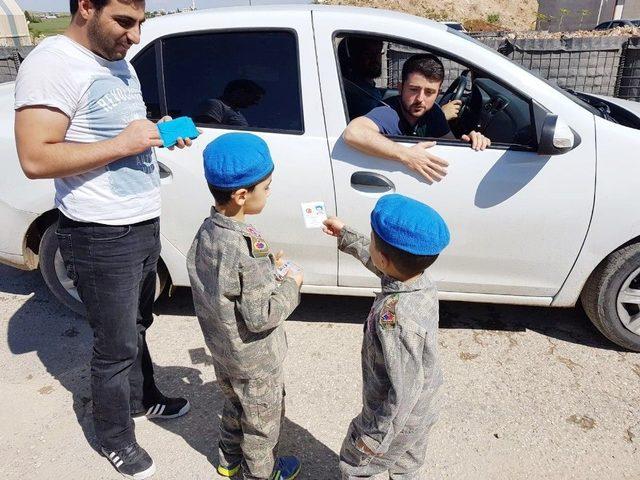 Mardin’de Çocuklar Araç Ve Kimlik Kontrolü Yaptı