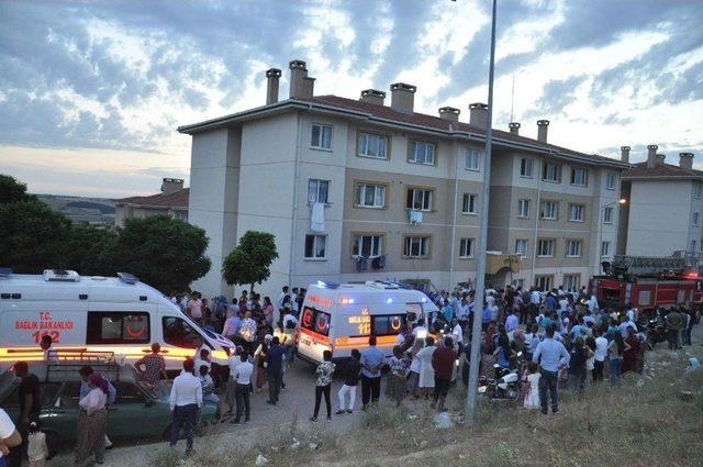 Bina Yangınında Dumandan Etkilenen 30 Kişi Hastanelik Oldu 1