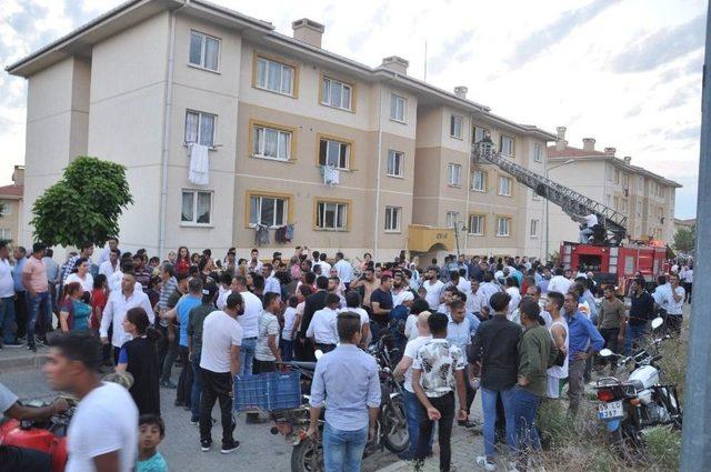 Bina Yangınında Dumandan Etkilenen 30 Kişi Hastanelik Oldu 3
