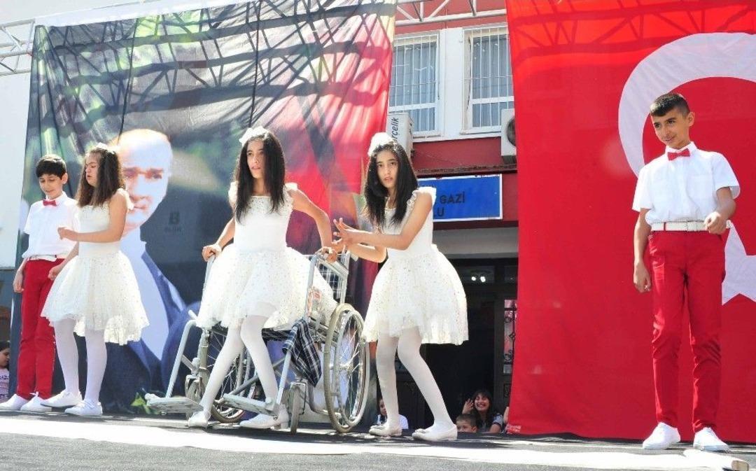 İzmir&rsquo;de 23 Nisan Coşkusu