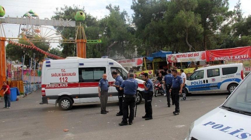Lunaparkta Bı&ccedil;aklı, T&uuml;fekli D&ouml;nme Dolap Kavgası: 5 Yaralı