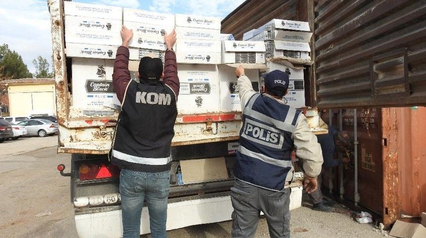 &Ccedil;akıl Arasında Ka&ccedil;ak Sigara Nakliyatına Polis Darbesi