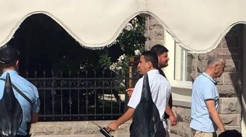 K&ouml;peği Pompalı T&uuml;fekle Yaralayan Baba Ve Oğlu Tekrar G&ouml;zaltına Alındı