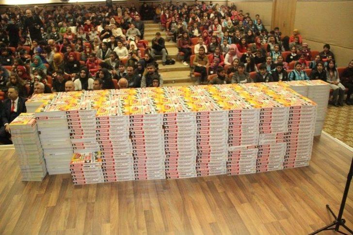 Şanlıurfa’da 8. Sınıf Öğrencilerine Soru Bankası Dağıtıldı G2