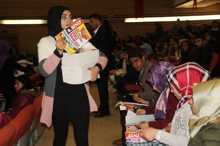 Şanlıurfa’da 8. Sınıf Öğrencilerine Soru Bankası Dağıtıldı G5