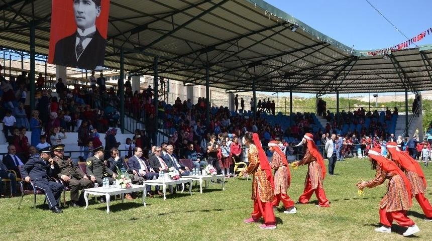 Darende’de 23 Nisan Coşkusu