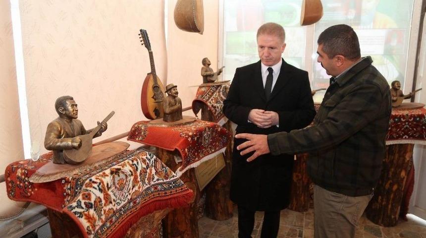 Vali G&uuml;l, Ozanlar M&uuml;zesi&rsquo;ni Gezdi