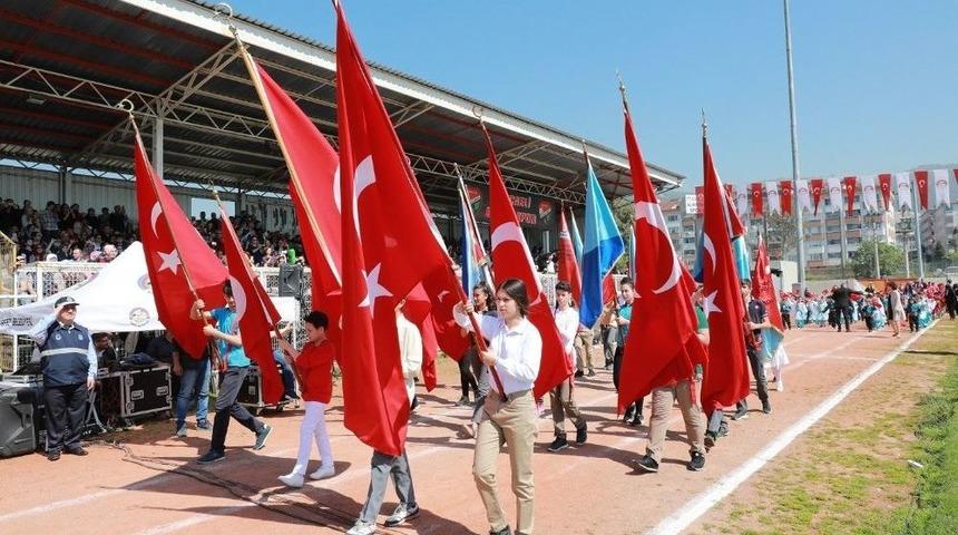 K&ouml;rfez&rsquo;de 23 Nisan Coşkusu Stada Sığmadı