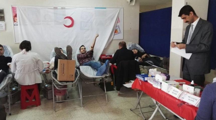 Fatsa&rsquo;da &Ouml;ğretmen, &Ouml;ğrenci Ve Velilerden Kan Bağışı