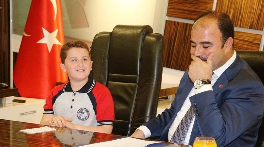 Belediye Başkanı &Ccedil;ift&ccedil;i Makamını Devretti