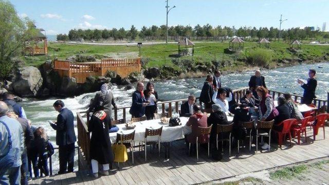 Türk Dünyası Yörük Türkmen Birliği Heyeti Erciş’te