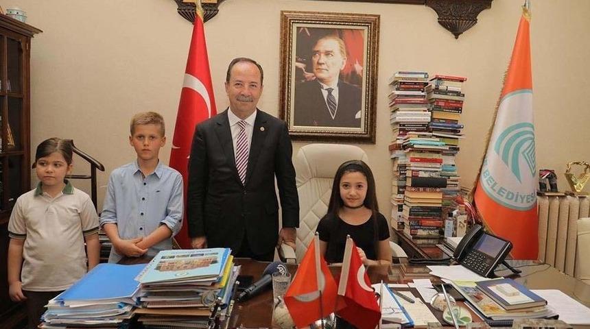 23 Nisan Kutlamalarında Başkanlık Koltuğu &Ccedil;ocuklara Emanet