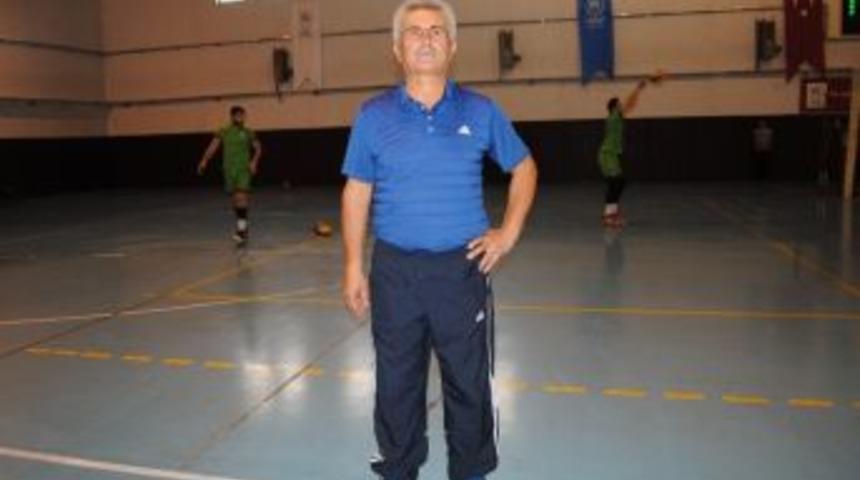 Eğirdir Elmaspor Antren&ouml;r&uuml; Ahmet &Ouml;zko&ccedil;ahmet &Ouml;zko&ccedil; G&ouml;revinden Ayrıldı