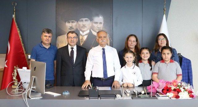 Başkan Karabağ &Ccedil;ocukları Ağırladı 3