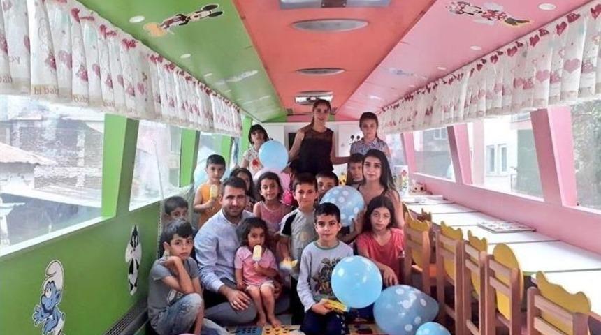 Şehit &Ouml;ğretmenin Adı Verilen Gezici Okul &Ccedil;ocuklarla Buluşuyor