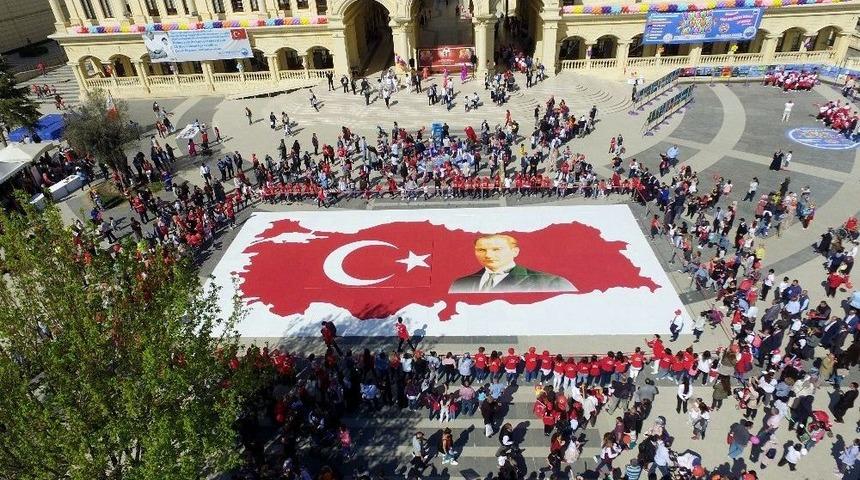 &Ccedil;ocuklardan 23 Nisan&rsquo;da Ay Yıldızlı Atat&uuml;rk Puzzle&rsquo;ı