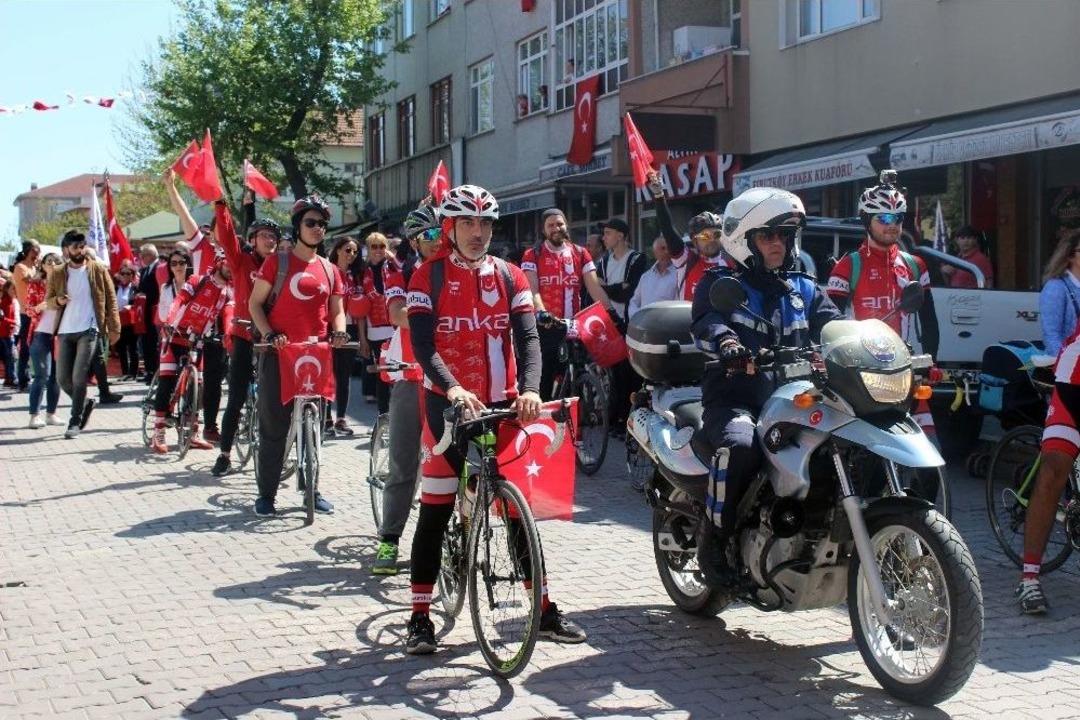 Avcılar&rsquo;da Renkli 23 Nisan Kutlaması