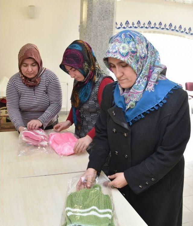 Altındağlı Kadınlardan Van’daki Çocuklara Yeni Yıl Hediyesi