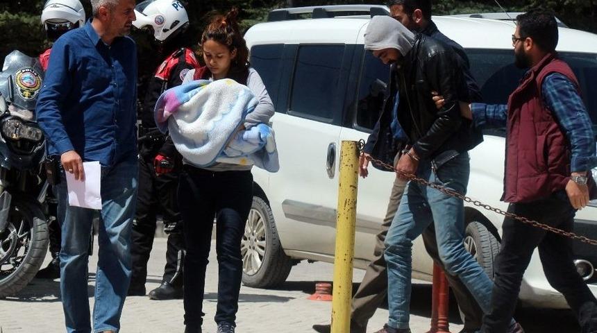 15 G&uuml;nl&uuml;k Bebekle, İşkenceli Gasp Tuzağı