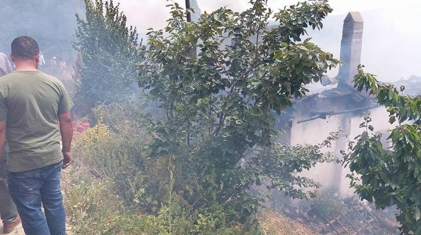 &Ouml;demiş&rsquo;te Korkutan Yangın