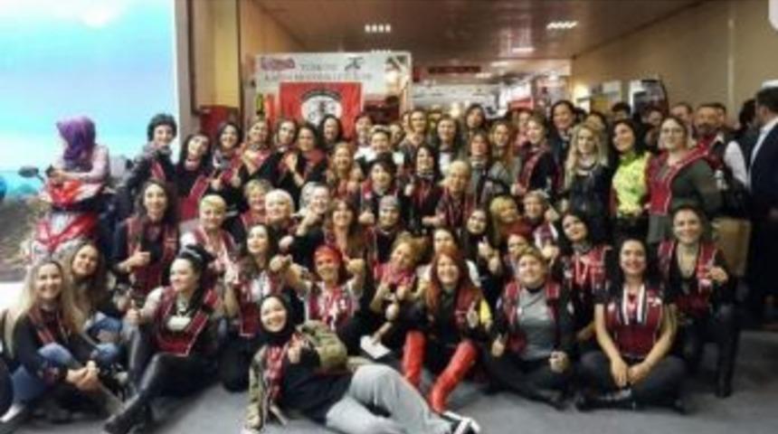 Motosiklet Kullanıcısı Annelerin &Ccedil;ocuklarından S&uuml;r&uuml;c&uuml;lere Uyarı