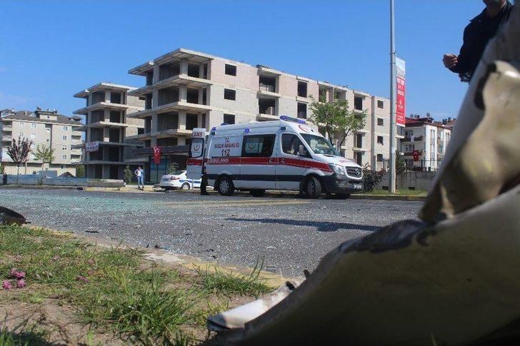 Minibüs Dolmuşa Çarptı: 13 Yaralı G3