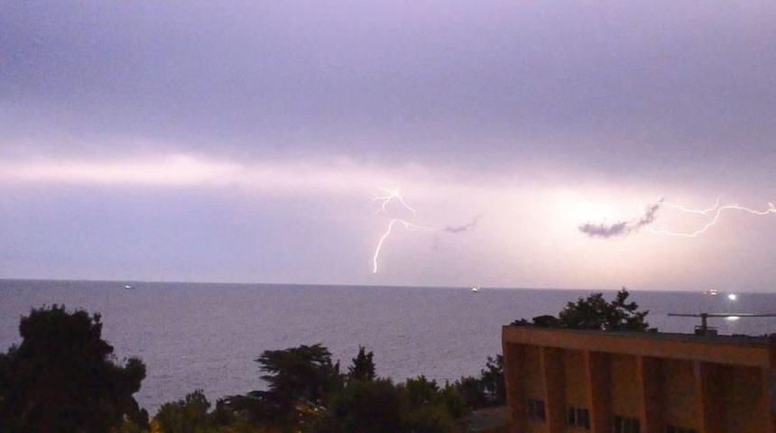 Şimşekler Marmara’yı Böyle Aydınlattı