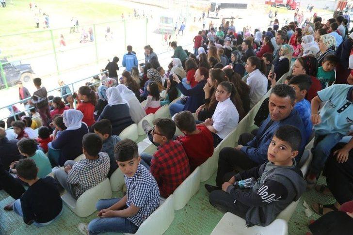 Terörden Arınan Silopi’de Halaylı 23 Nisan Kutlamaları G3