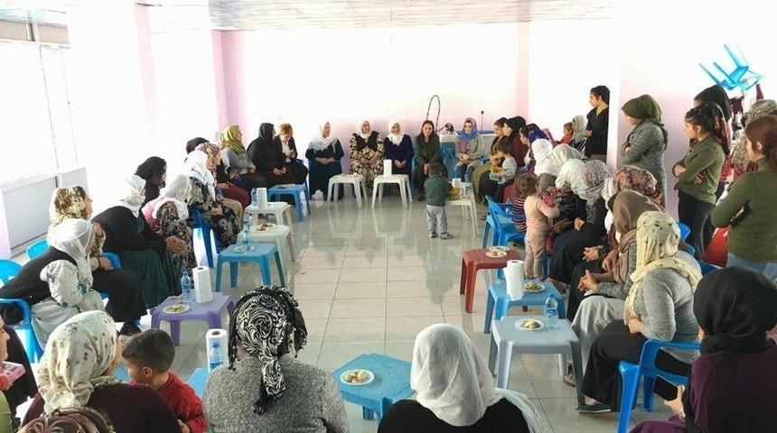 Ak Partiden Belediye Kadın Merkezine Ziyaret