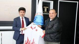 Rektör Karacoşkun’a Anlamlı Hediye