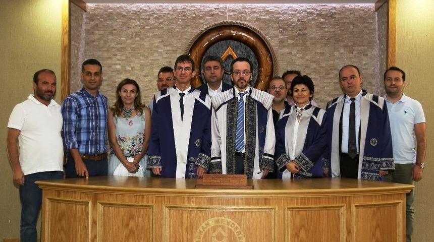 Ad&uuml;&rsquo;de Do&ccedil;entlik Dersleri Devam Ediyor