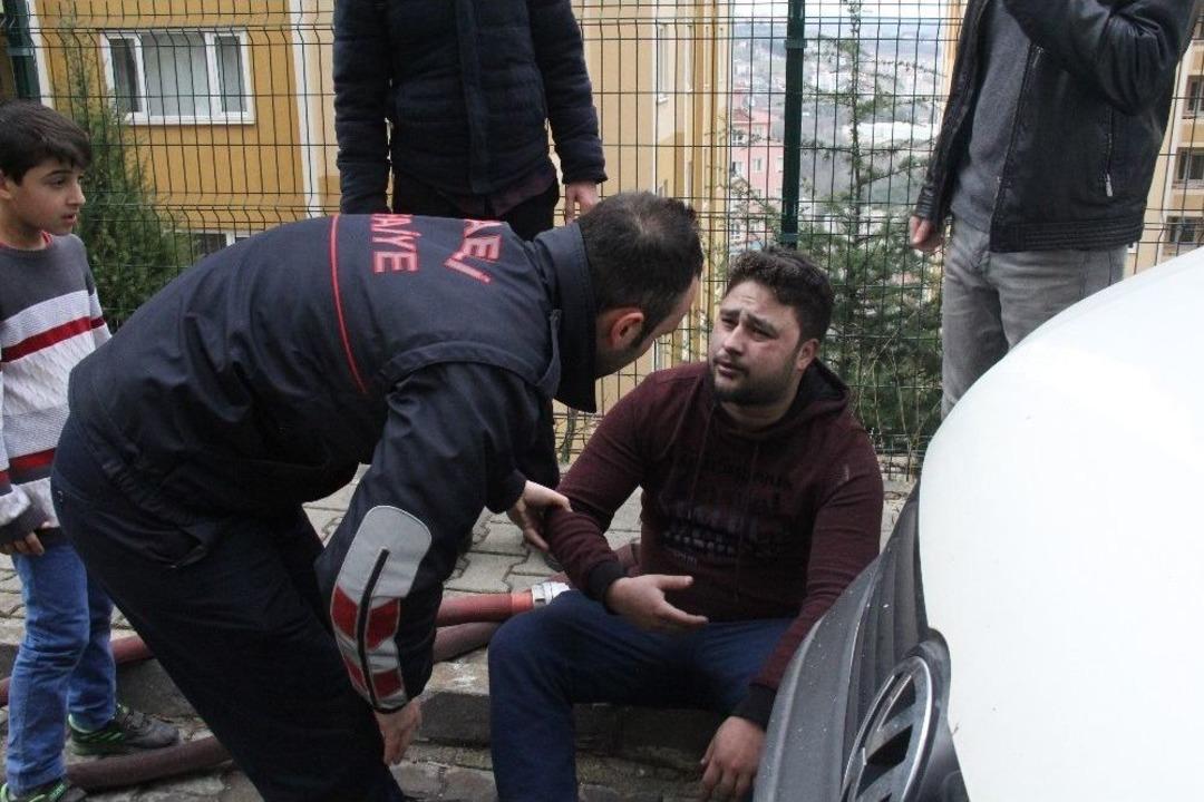 Evde &Ccedil;ıkan Yangına Uykuda Yakalan &Uuml;niversite &Ouml;ğrencileri G&uuml;&ccedil;l&uuml;kle Dışarı &Ccedil;ıktı