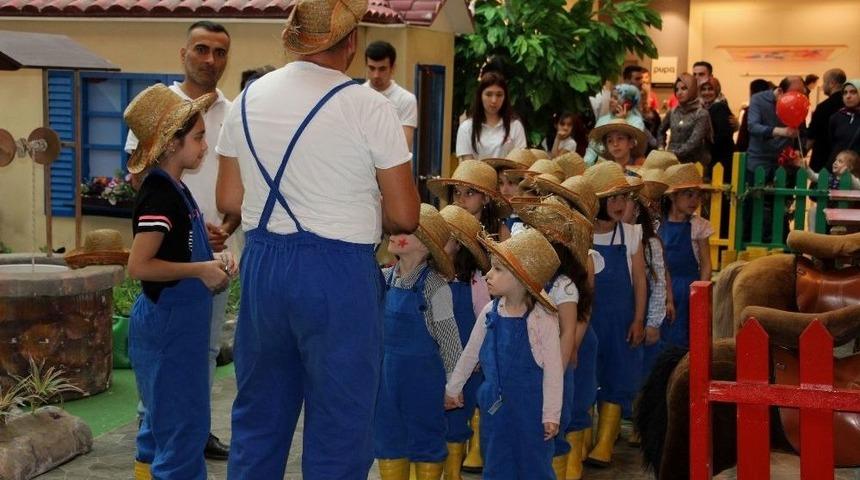 &Ccedil;ocuklar 23 Nisan&rsquo;da Doyasıya Eğlendi