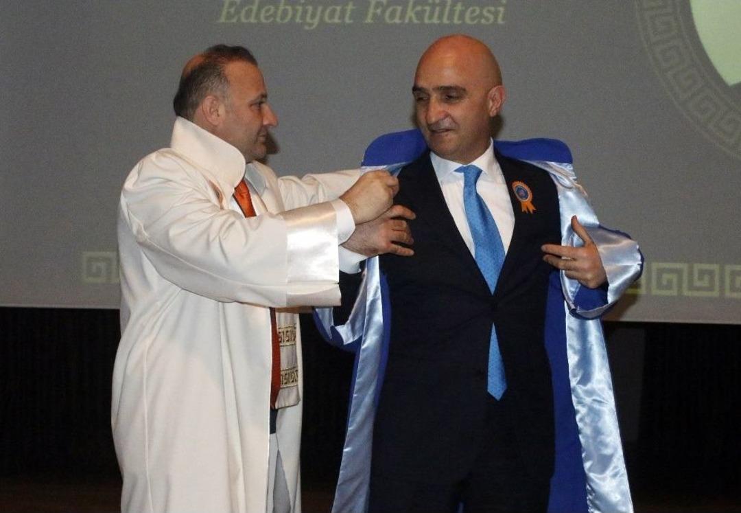 A&uuml;&rsquo;de 227 &Ouml;ğretim &Uuml;yesi Biniş Giydi