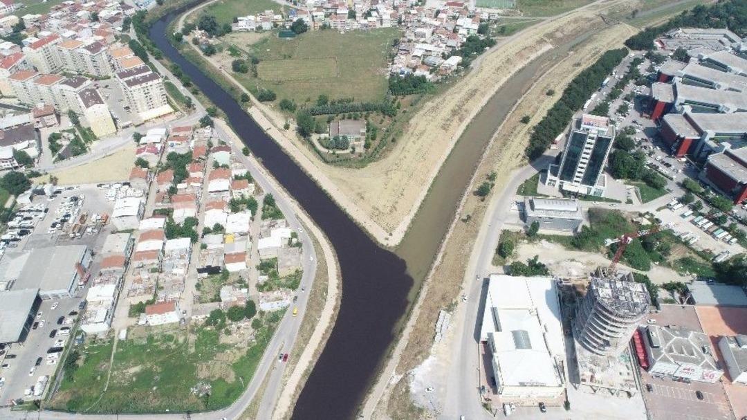 Bursa&rsquo;da &Ccedil;evre Katliamı, Dereler Zehir Akıyor