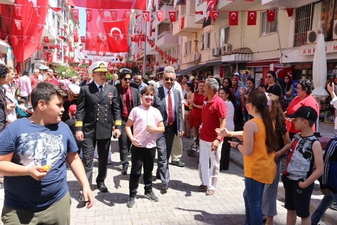 105 Sokak Yine Doldu Taştı