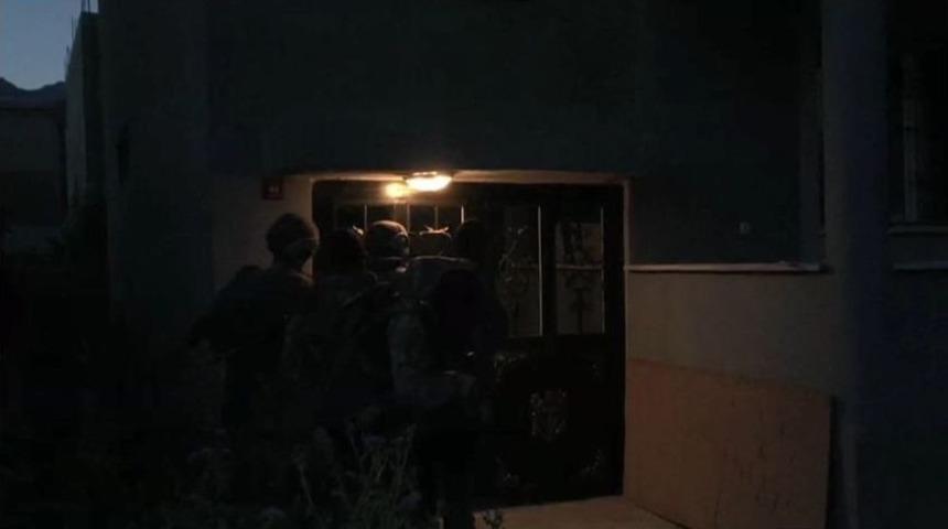 Van&rsquo;da Ter&ouml;r Operasyonu: 16 G&ouml;zaltı