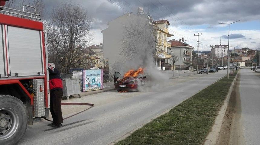Hisarcık&rsquo;ta Park Halindeki Otomobilde Yangın