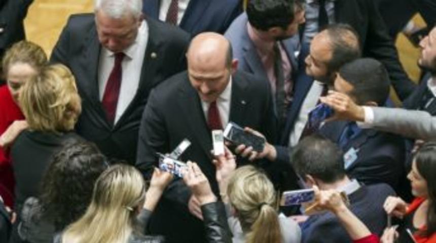 İ&ccedil;işleri Bakanı S&uuml;leyman Soylu, "se&ccedil;imin Huzur İ&ccedil;inde Ge&ccedil;mesi Vatandaşların Demokratik Tercihlerini Kullanması İ&ccedil;in Her T&uuml;rl&uuml; &Ouml;nlem Alınıyor" Dedi.