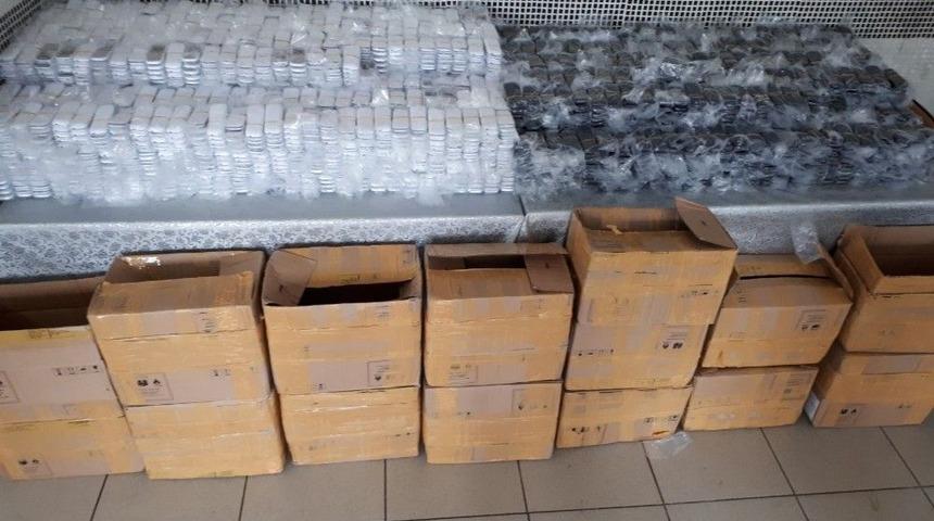 Servet Değerinde Ka&ccedil;ak Telefon Ele Ge&ccedil;irildi