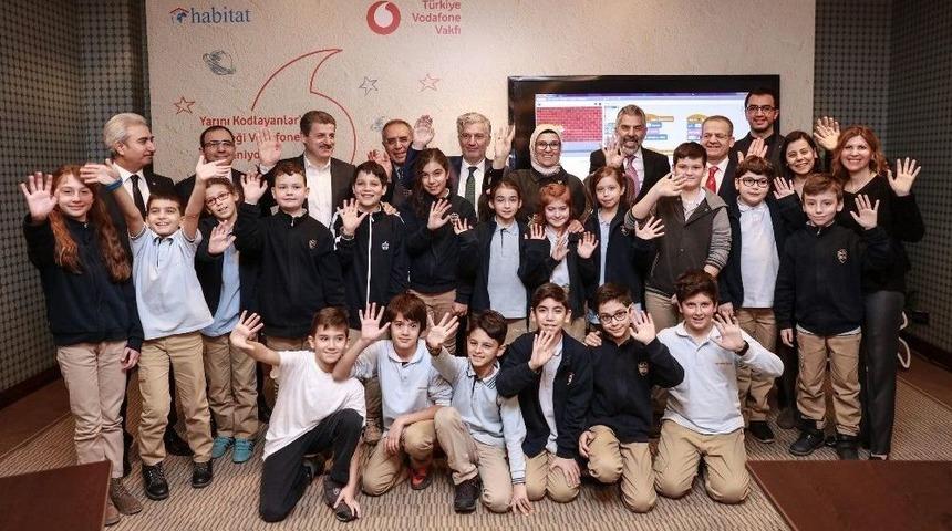 &rsquo;yarını Kodlayanlar&rsquo; Projesi İle Kocaeli&rsquo;nde 500 &Ccedil;ocuğa Kodlama Eğitimi Verilecek