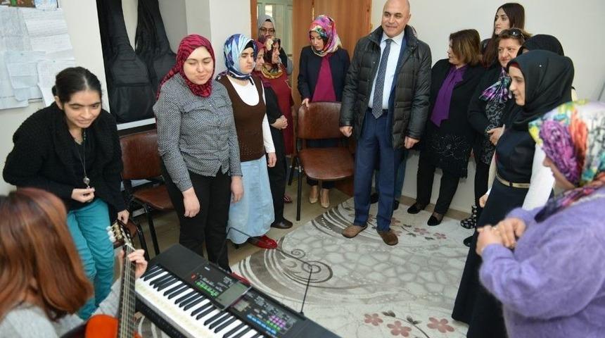 Ali Korkut, Engelsiz Yaşam Merkezini Gezdi