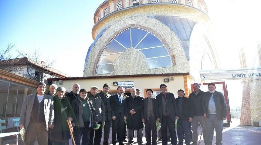İzmit Belediyesi, T&uuml;ys&uuml;zler Mahallesi&rsquo;ni Gezdi
