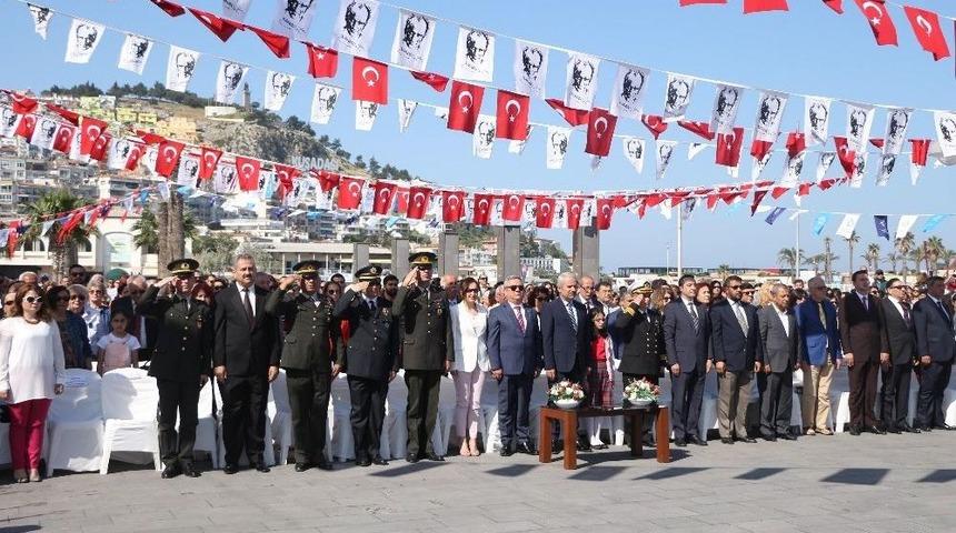 Kuşadası&rsquo;nda Renkli 23 Nisan Kutlamaları
