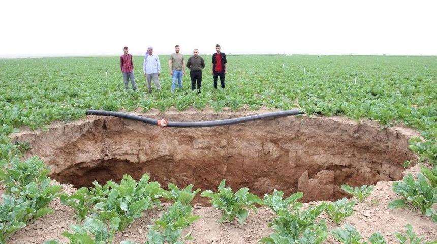 Karaman&rsquo;da İlk Kez Oluşan Obruk Korkuttu
