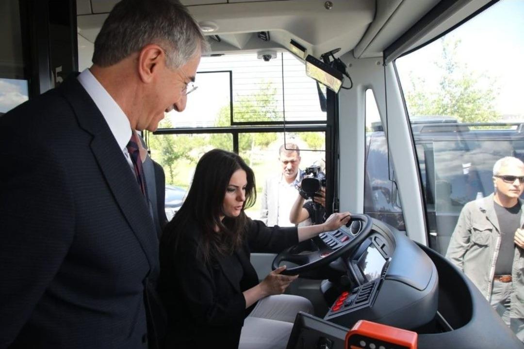 Bakan Sarıeroğlu, Direksiyonun Başına Ge&ccedil;ti