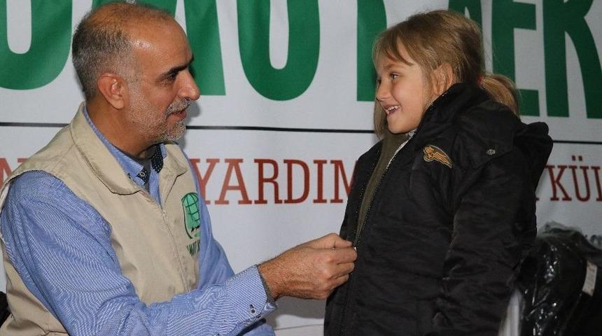 İhtiyaç Sahibi Çocuklara Mont Ve Ayakkabı Yardımı